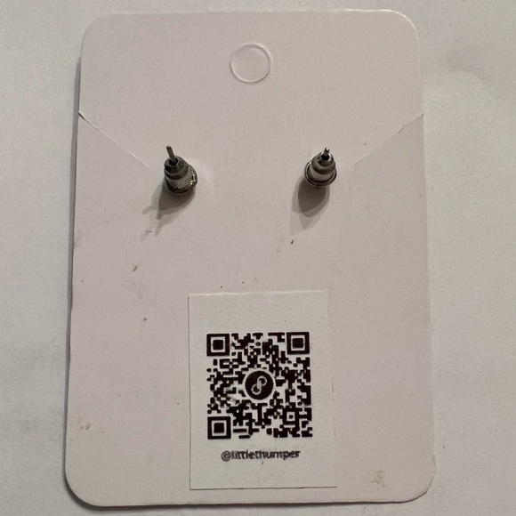 NWT Small Pair of Gold Flower Stud Earrings with Pink inner Stones - Picture 3 of 3